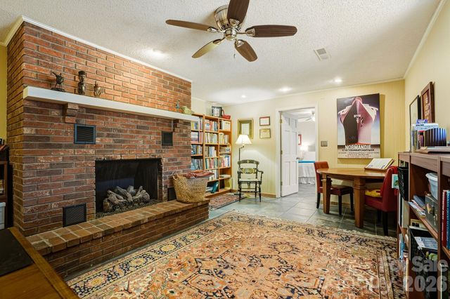 7 Brushwood Road, Asheville, NC 28804