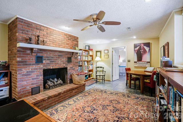 7 Brushwood Road, Asheville, NC 28804