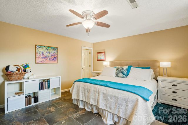 7 Brushwood Road, Asheville, NC 28804