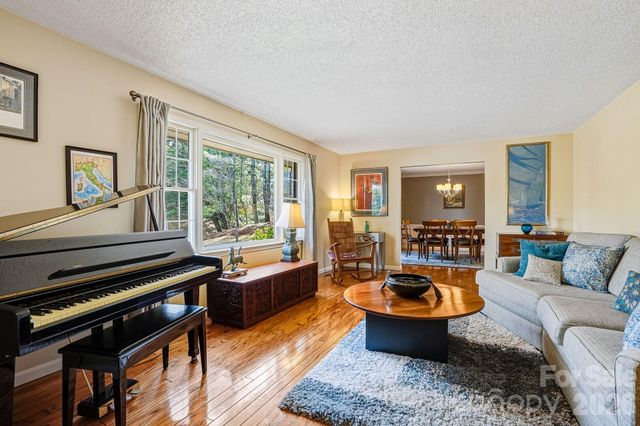 7 Brushwood Road, Asheville, NC 28804