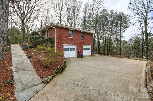 7 Brushwood Road, Asheville, NC 28804