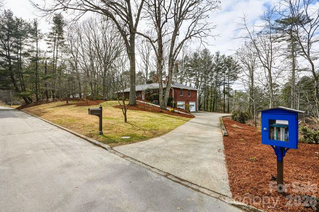 7 Brushwood Road, Asheville, NC 28804