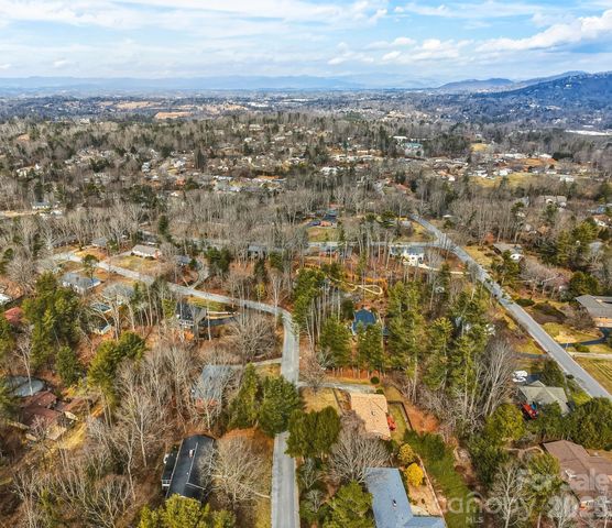7 Brushwood Road, Asheville, NC 28804