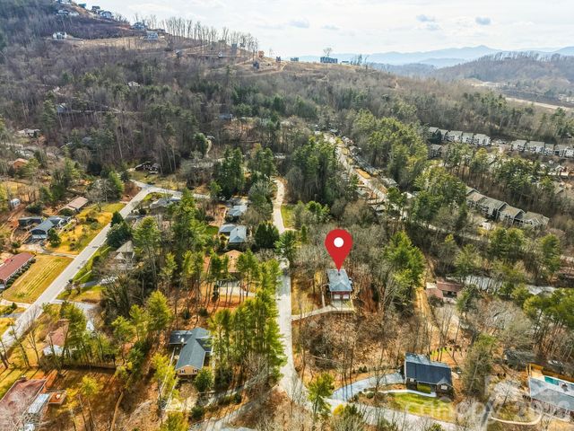 7 Brushwood Road, Asheville, NC 28804
