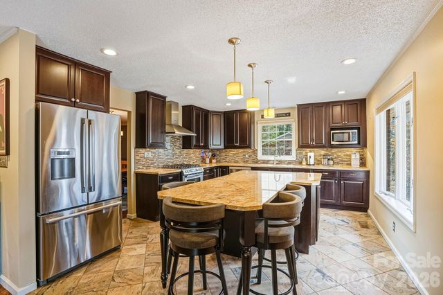 7 Brushwood Road, Asheville, NC 28804