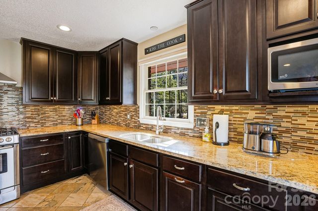 7 Brushwood Road, Asheville, NC 28804