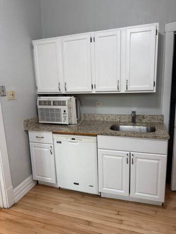 217A Washington Boulevard 2E, Oak Park, IL 60302