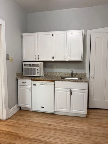 217A Washington Boulevard 2E, Oak Park, IL 60302