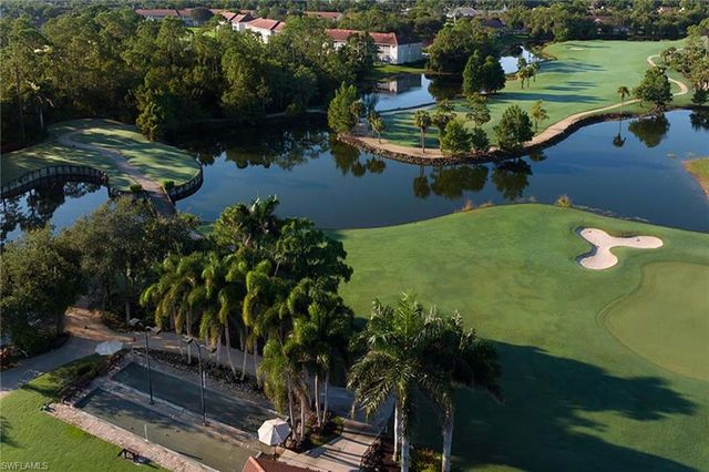 700 Saratoga Cir Apt 101, Naples, FL 34104