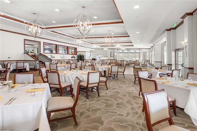 700 Saratoga Cir Apt 101, Naples, FL 34104