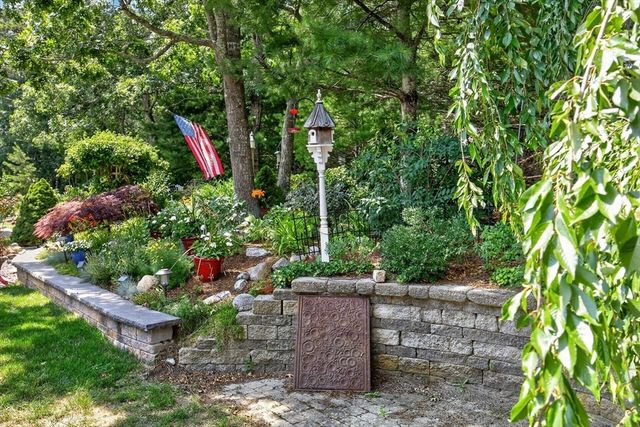 5 Highbank Trail, Plymouth, MA 02360
