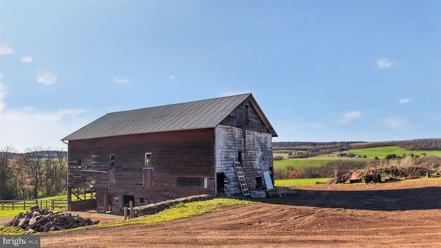 337 SWAMP RD, Halifax, PA 17032