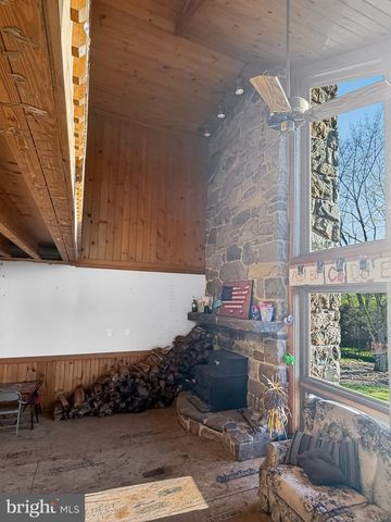 337 SWAMP RD, Halifax, PA 17032