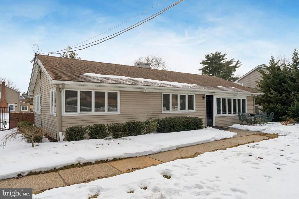 81 SOMERSET DR, Willingboro, NJ 08046