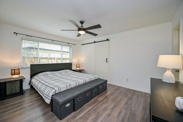 5 Rock Pine Court, The Woodlands, TX 77381