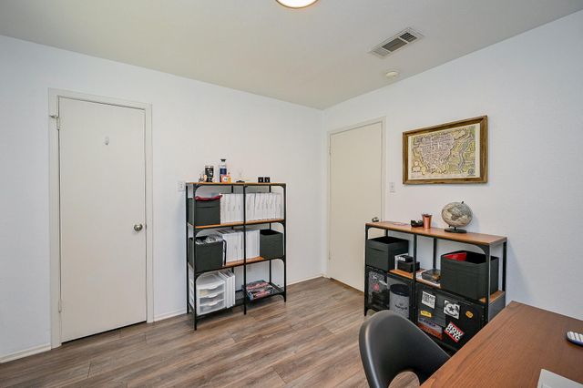 5 Rock Pine Court, The Woodlands, TX 77381