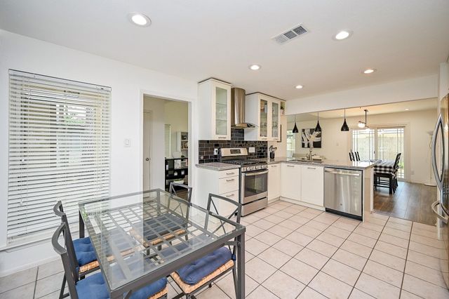 5 Rock Pine Court, The Woodlands, TX 77381