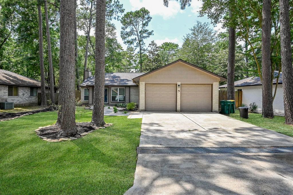 5 Rock Pine Court, The Woodlands, TX 77381