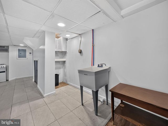 5214 D ST, Philadelphia, PA 19120