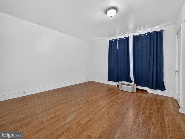 5214 D ST, Philadelphia, PA 19120