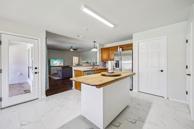 1325 Lake Shore Drive, Crowley, TX 76036