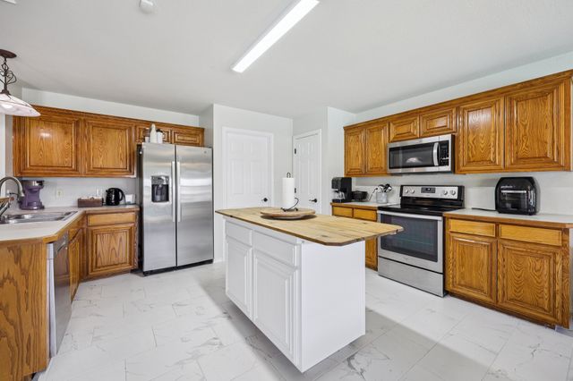 1325 Lake Shore Drive, Crowley, TX 76036