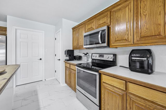 1325 Lake Shore Drive, Crowley, TX 76036