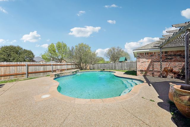 1325 Lake Shore Drive, Crowley, TX 76036