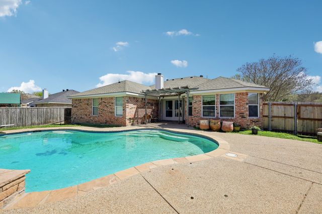 1325 Lake Shore Drive, Crowley, TX 76036