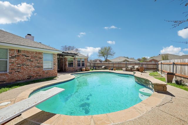 1325 Lake Shore Drive, Crowley, TX 76036