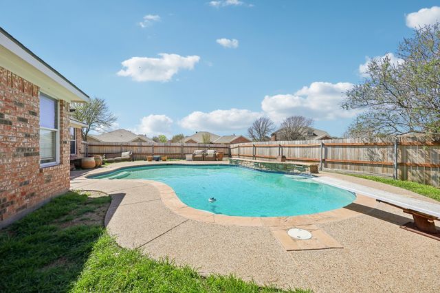 1325 Lake Shore Drive, Crowley, TX 76036