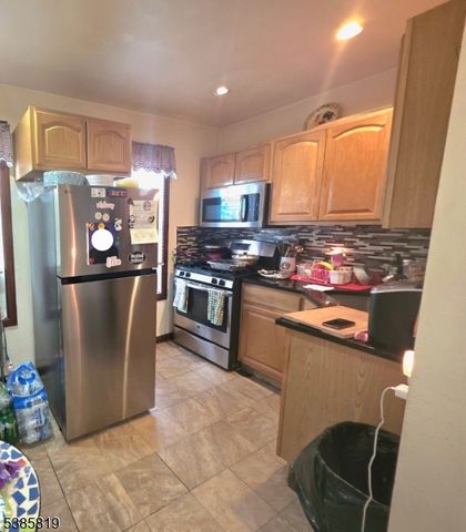 191 Kansas St, Hackensack City, NJ 07601