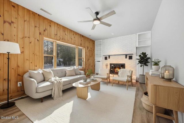 21 Pinewood Hollow Road, Queensbury, NY 12804