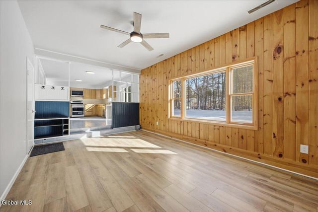 21 Pinewood Hollow Road, Queensbury, NY 12804