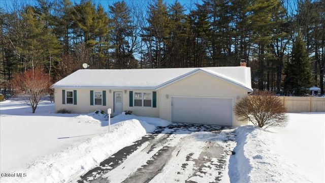 21 Pinewood Hollow Road, Queensbury, NY 12804