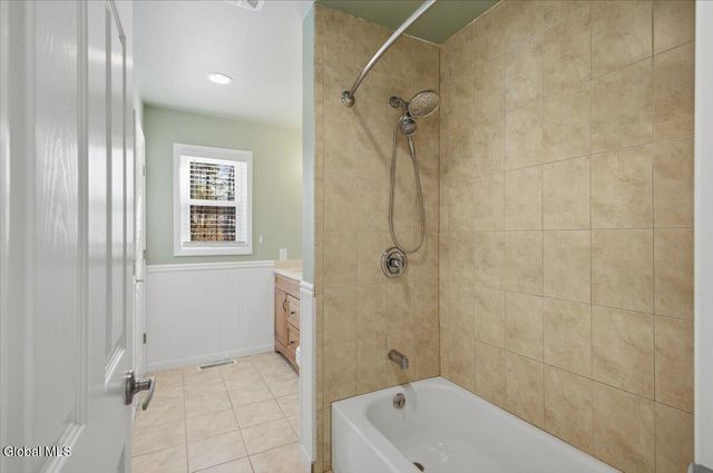 21 Pinewood Hollow Road, Queensbury, NY 12804