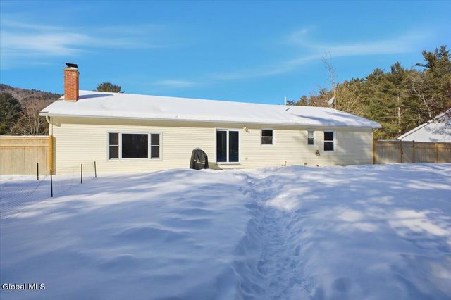 21 Pinewood Hollow Road, Queensbury, NY 12804