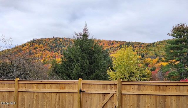 21 Pinewood Hollow Road, Queensbury, NY 12804