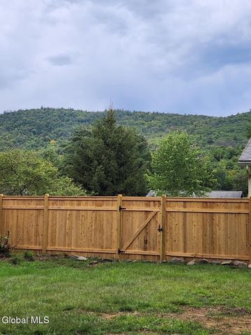 21 Pinewood Hollow Road, Queensbury, NY 12804