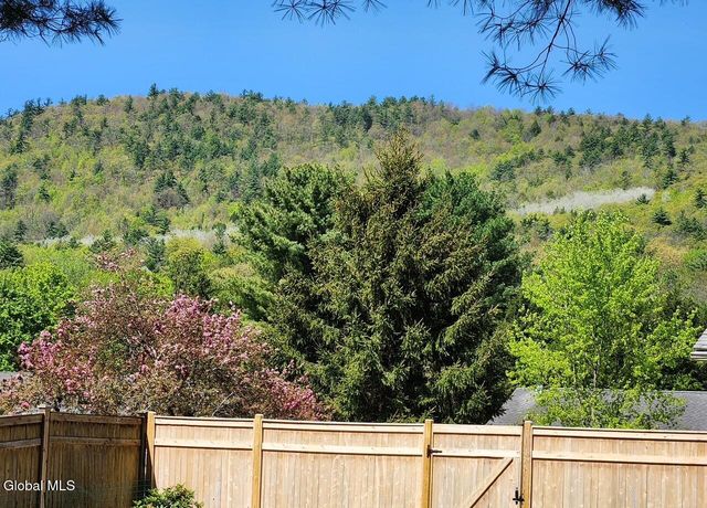 21 Pinewood Hollow Road, Queensbury, NY 12804