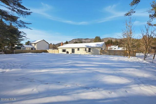 21 Pinewood Hollow Road, Queensbury, NY 12804