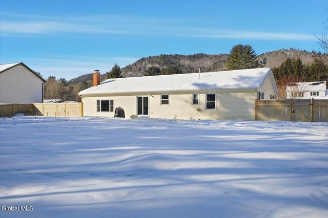 21 Pinewood Hollow Road, Queensbury, NY 12804