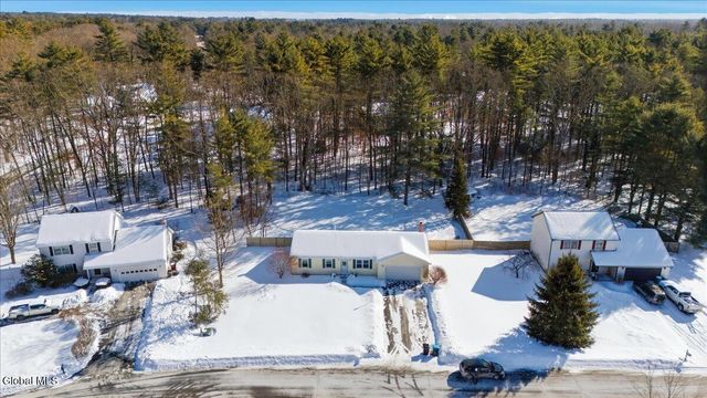 21 Pinewood Hollow Road, Queensbury, NY 12804