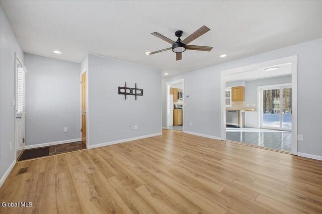 21 Pinewood Hollow Road, Queensbury, NY 12804