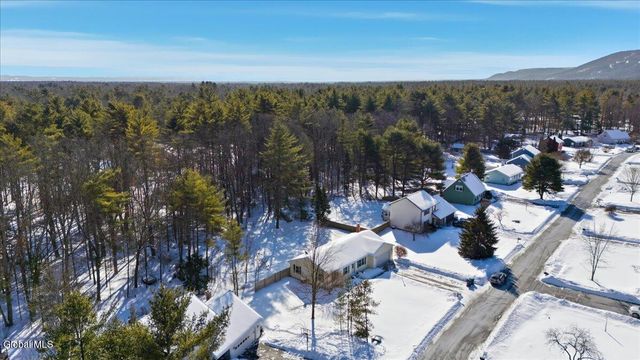 21 Pinewood Hollow Road, Queensbury, NY 12804