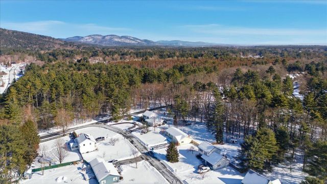 21 Pinewood Hollow Road, Queensbury, NY 12804