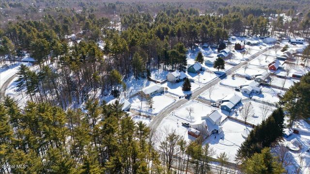 21 Pinewood Hollow Road, Queensbury, NY 12804