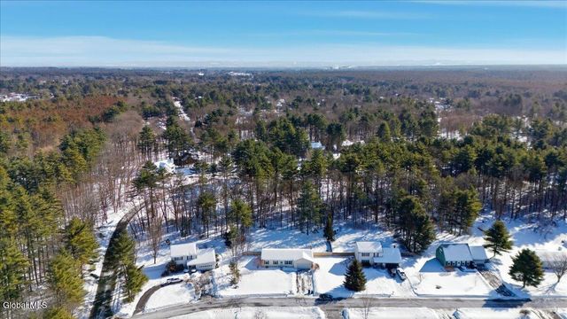 21 Pinewood Hollow Road, Queensbury, NY 12804