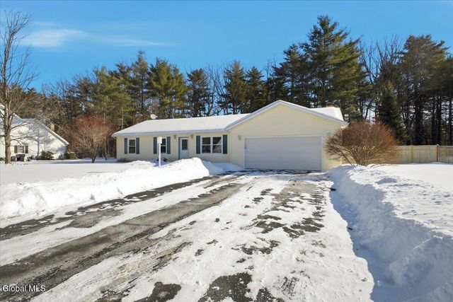 21 Pinewood Hollow Road, Queensbury, NY 12804