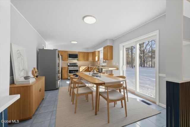 21 Pinewood Hollow Road, Queensbury, NY 12804